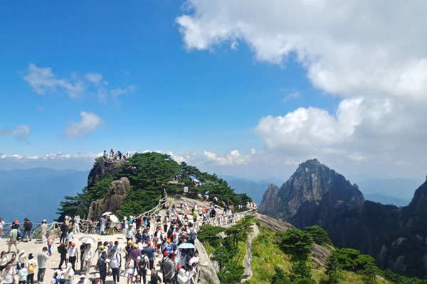 8月适合去黄山旅游吗热不热