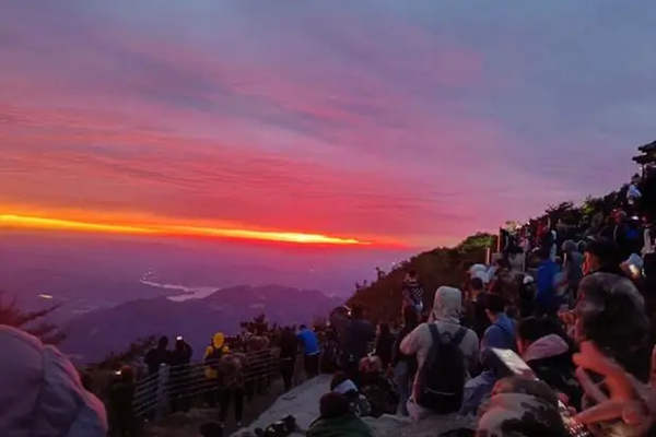 泰山夜爬好还是白天好