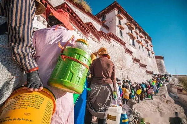 布达拉宫人头墙是真的吗 布达拉宫人头墙是真的吗
