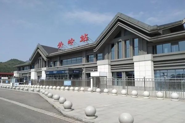 黄果树瀑布离哪个高铁站最近 黄果树瀑布离哪个高铁站最近
